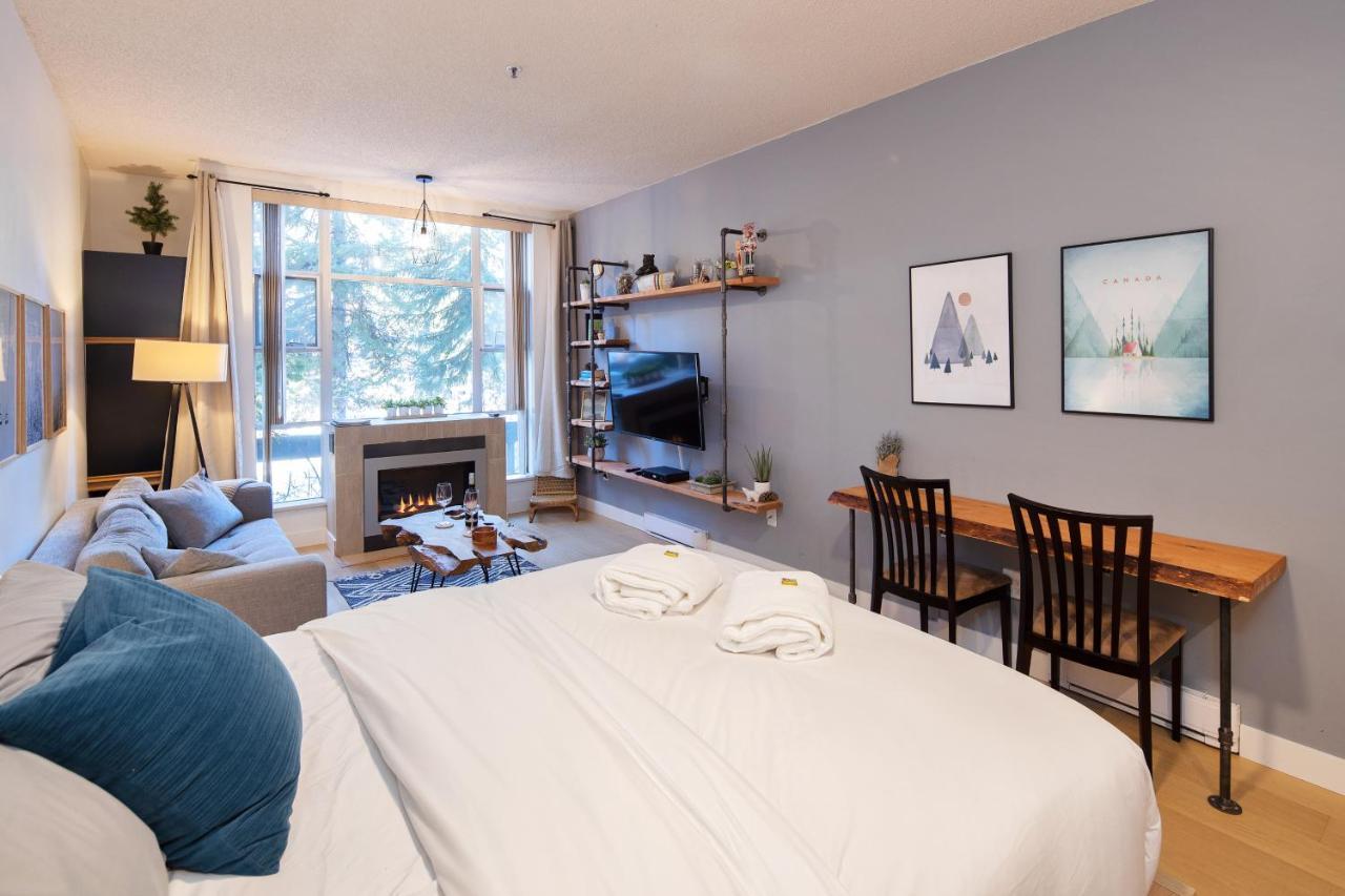 Bright Suite At Ski In/Out Glacier Lodge! Whistler Exteriör bild