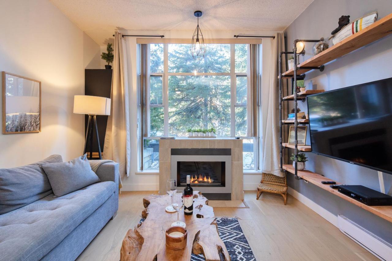 Bright Suite At Ski In/Out Glacier Lodge! Whistler Exteriör bild