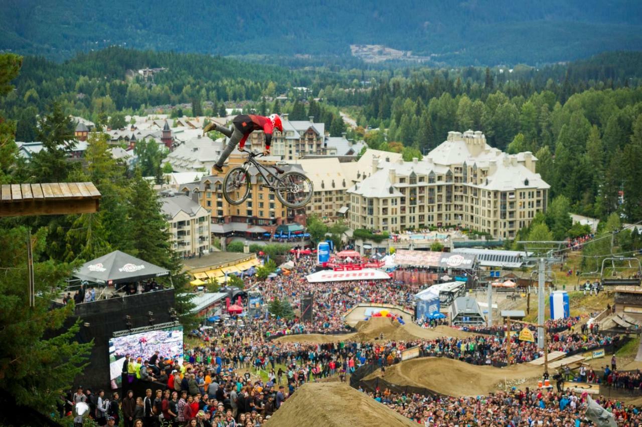 Bright Suite At Ski In/Out Glacier Lodge! Whistler Exteriör bild